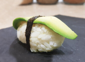 Nigiri de aguacate