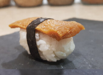 Nigiri de tofu frito