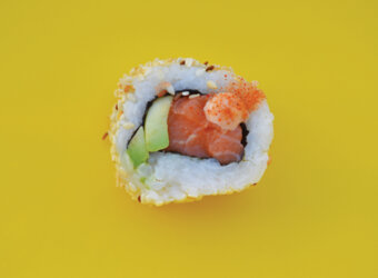 Uramaki salmón. 8 piezas: 7,20€ - 4 piezas: 4,00€